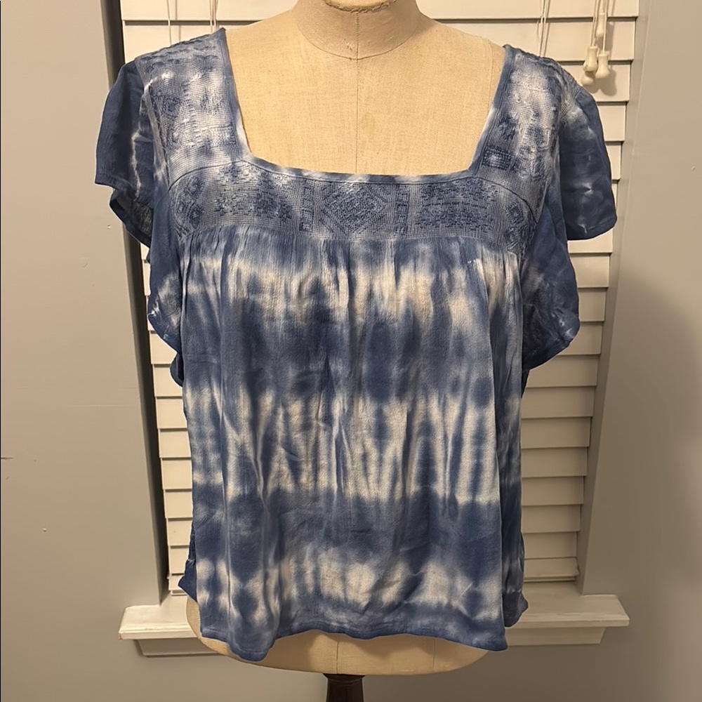 Hollister Blue and White Ruffled Cap Sleeve Blouse